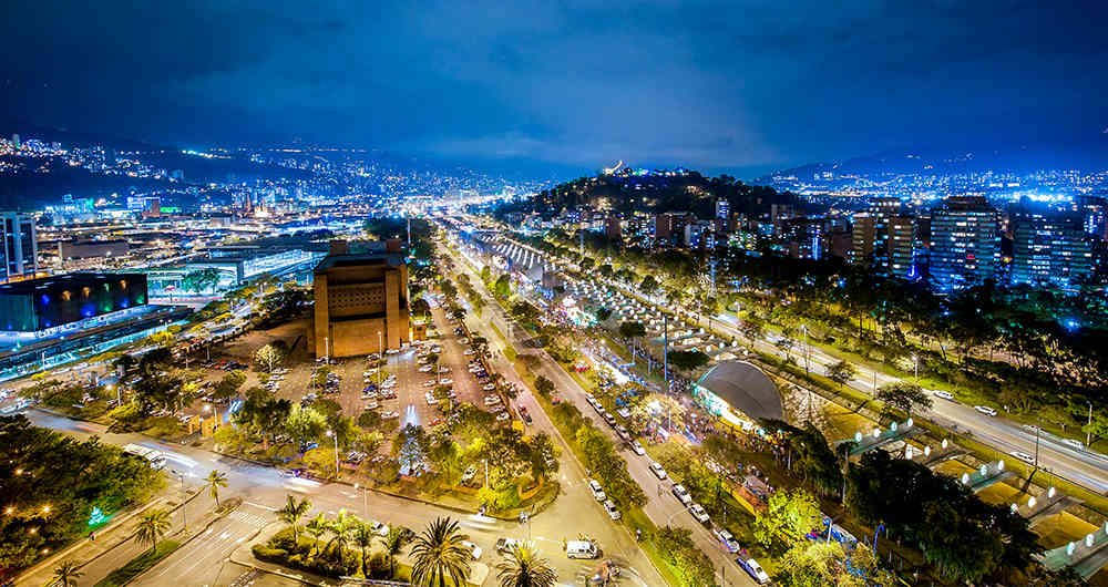  Medellín abrirá el transporte terrestre, restaurantes e iglesias