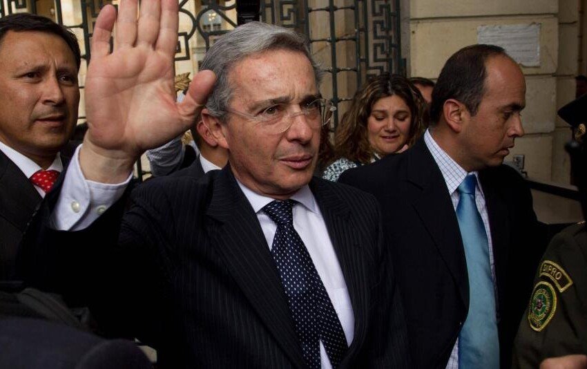 Otorgan libertad al expresidente Álvaro Uribe