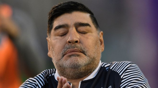  Operarán de urgencia a Diego Maradona por coágulo en el cerebro
