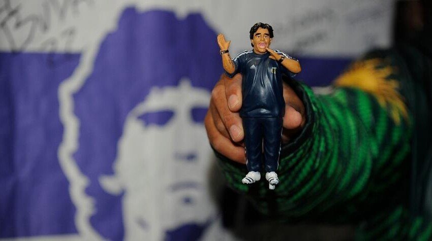 El dolor de cabeza que le está dando Maradona a su médico