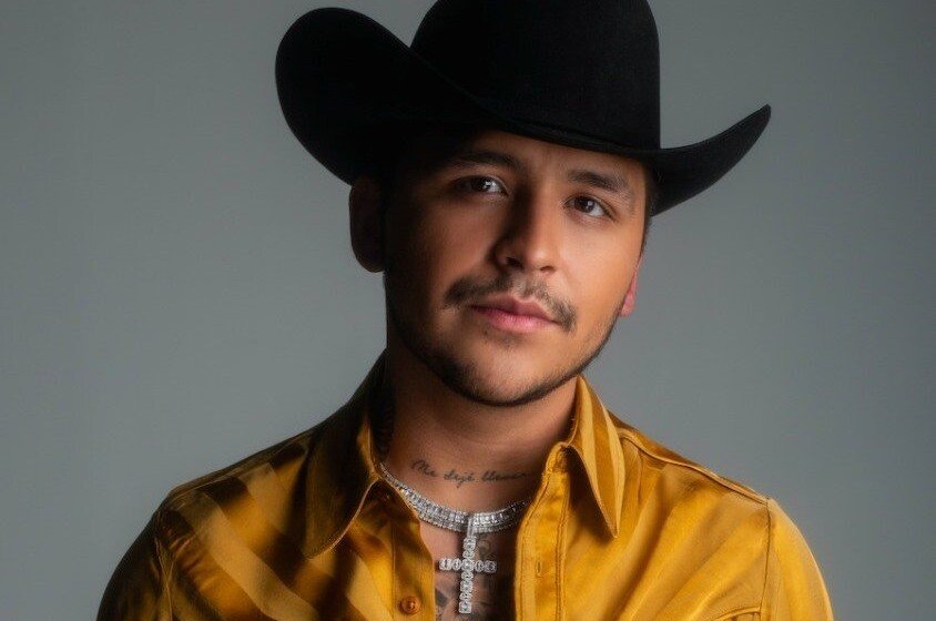 Christian Nodal entra al selecto grupo de los mil millones de YouTube