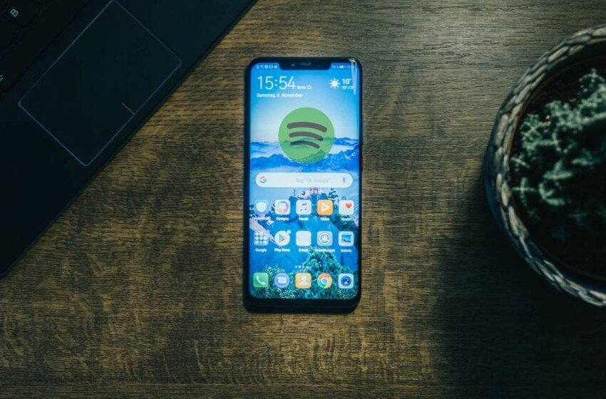 ¿TIENES MÚSICA EN EL MÓVIL? SPOTIFY SE OFRECE A SER TU REPRODUCTOR POR DEFECTO