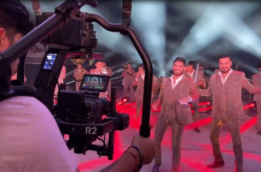  Banda El Recodo lanza su sencillo Voy Pa’Arriba Y Con Viada