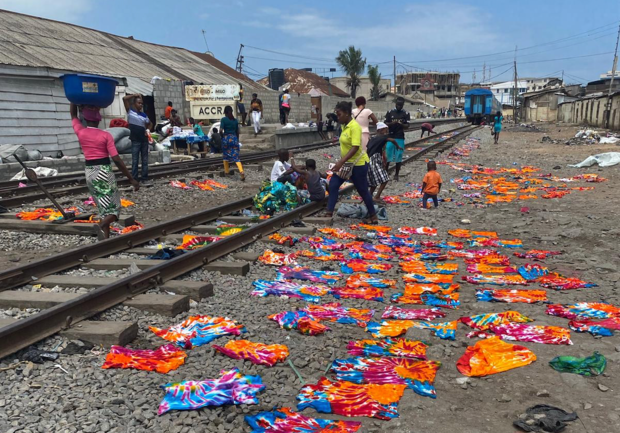  La moda rápida en los EE. UU. Está alimentando un desastre ambiental en Ghana