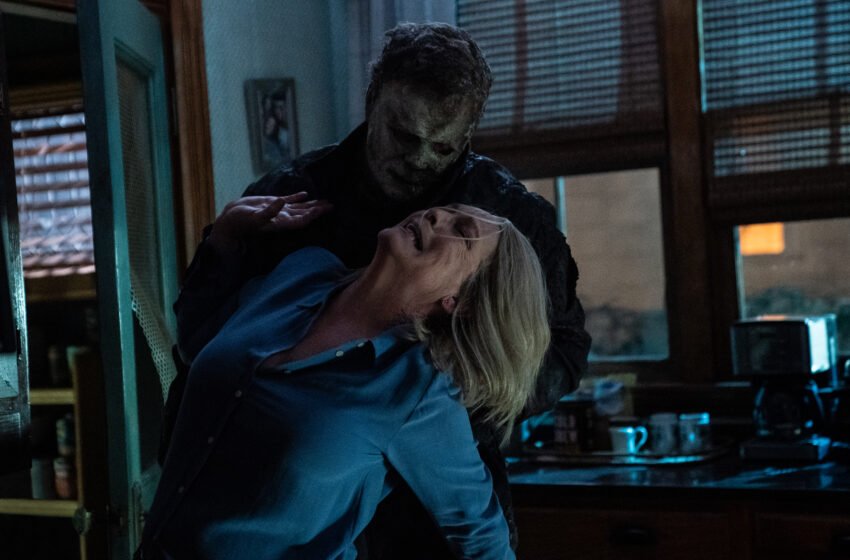  HALLOWEEN ENDS will be available to watch in theaters and streaming only on Peacock on October 14